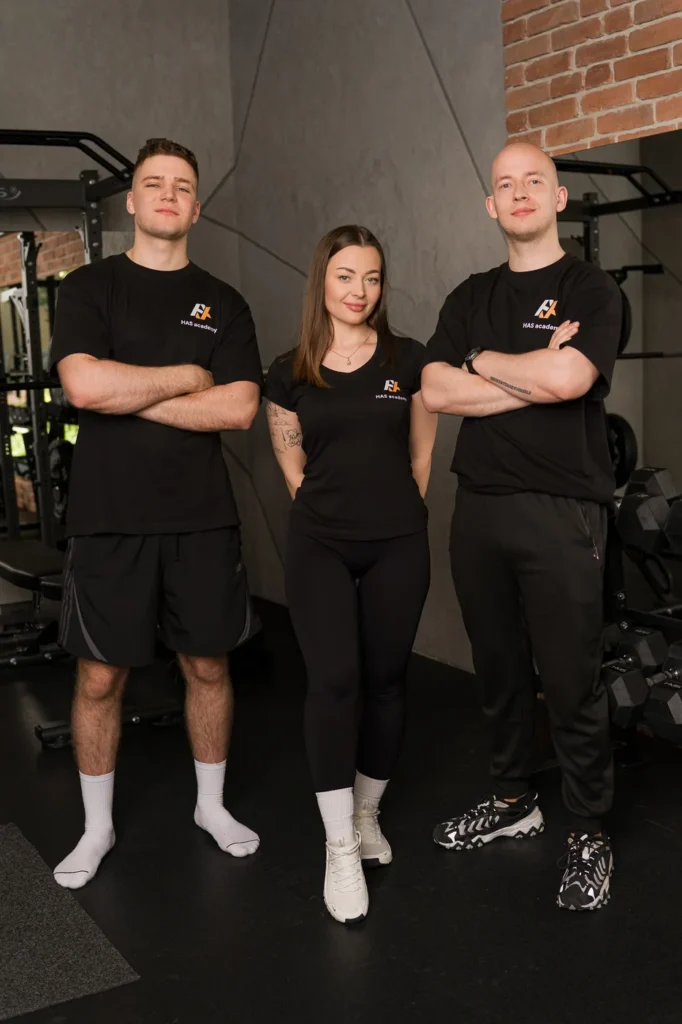 Zespół trenerów personalnych HAS Academy w studiu w Toruniu